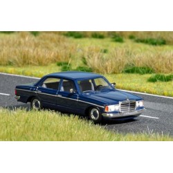 Mercedes-Benz W 123 con luz 5661 Busch Escala H0