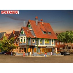 Casa con supermercado e interiores detallados y luz LED 47660 Vollmer Escala N