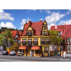 Edificio con joyeria , interiores detallados y luz LED 43840 VOLLMER Escala H0