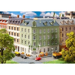 Edificio en esquina con taberna 232313 Faller Escala N