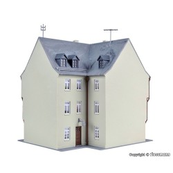 Edificio en esquina con entramado de madera 38904 Kibri Escala H0