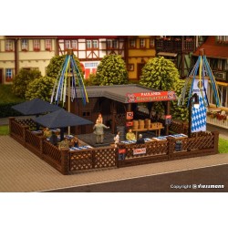 Cervecería al aire libre con accesorios 43784 Vollmer Escala H0