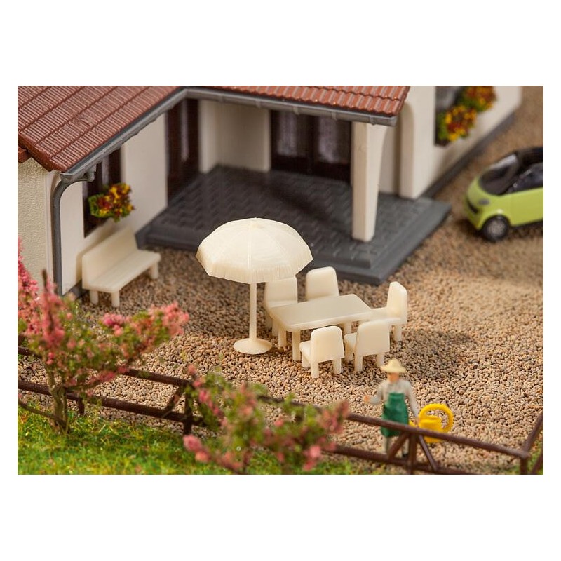 Mesas, sillas y parasoles 272905 Faller Escala N