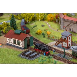 Set con depósito locomotoras, puesto de agujas, aguada y carbonera 222108 Faller Escala N
