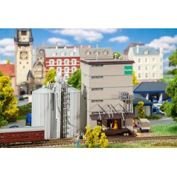 Complejo para almacenamiento de piensos 222217 Faller Escala N