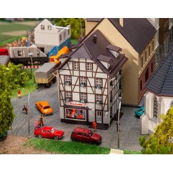 Edificio con farmacia 231706 Faller Escala N