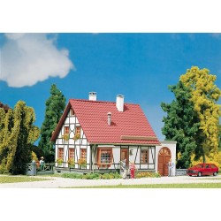 Casa con jardín y garaje 232215 Faller Escala N