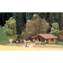 Cabaña de troncos con accesorios 1035 Busch Escala H0