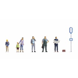 En la parada de autobús 36246 NOCH Escala N