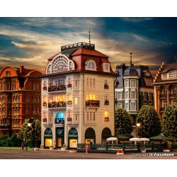 Edificio con Café Vienes 47663 Vollmer Escala N