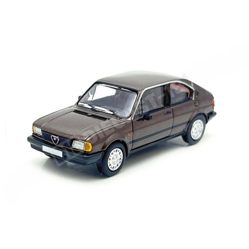 Alfa Romeo Alfasud 1980 Marrón Oscuro Brekina PCX870710 Escala H0 1:87