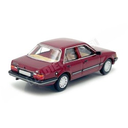 Parte trasera Coche miniatura Ford Orion MK I de 1984 color rojo oscuro escala H0 1:87 de Brekina PCX87 referencia PCX870726