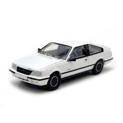Coche deportivo miniatura Opel Monza A2 GSE de 1983 color blanco escala H0 1:87 de Brekina PCX87 referencia PCX870493