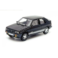 Coche compacto deportivo miniatura Renault 11 Turbo de 1983 color negro escala H0 1:87 de Brekina PCX87 referencia PCX871151