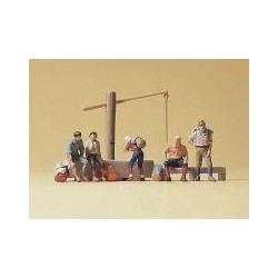 Excursionistas en la fuente 79161 PREISER Escala N