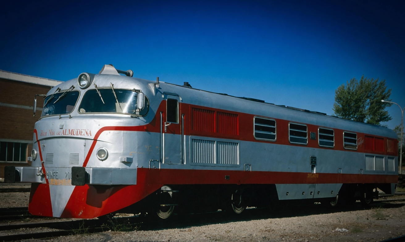 Novedades Arnold 2026 escala N locomotora diésel 352 de RENFE